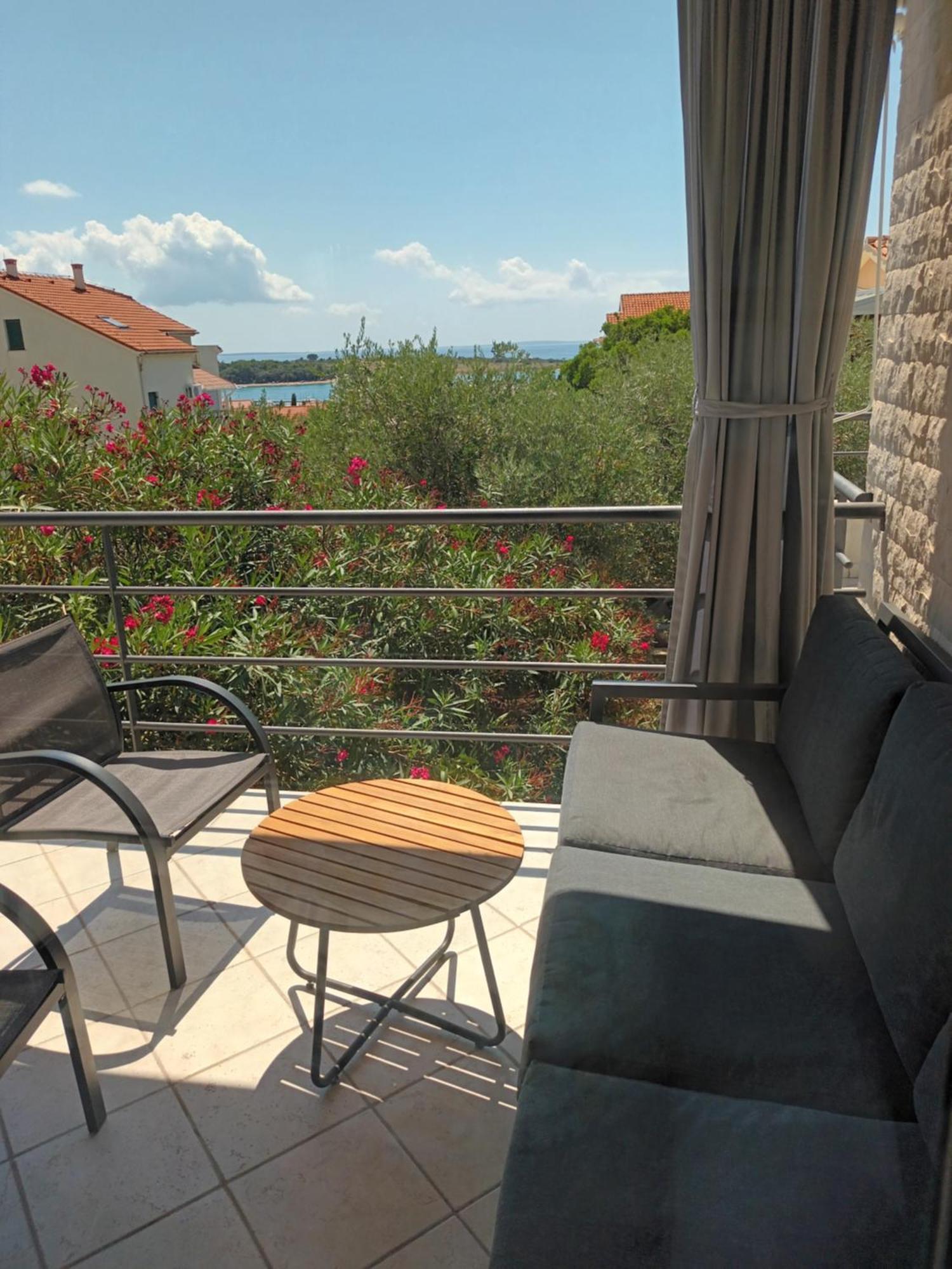 Allegro Apartments Новалья Экстерьер фото